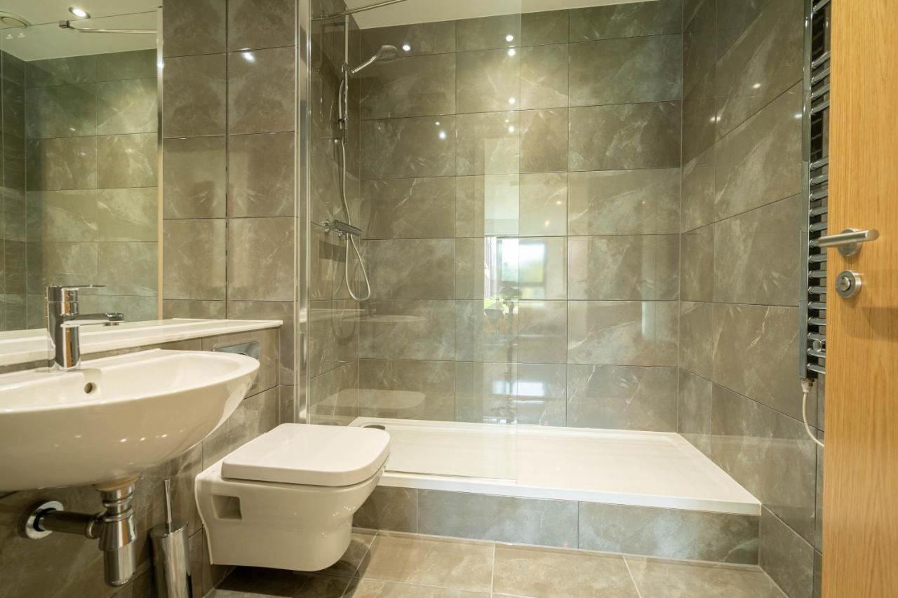 Luxury New Build ☆ 2 Bed, 2 Bath Apartment - 5 Min Walk From Bullring/Cube/Mailbox/New Street Station Birmingham Exterior photo